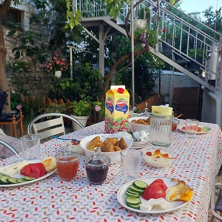 Guest House Flowers Berat Exterior photo