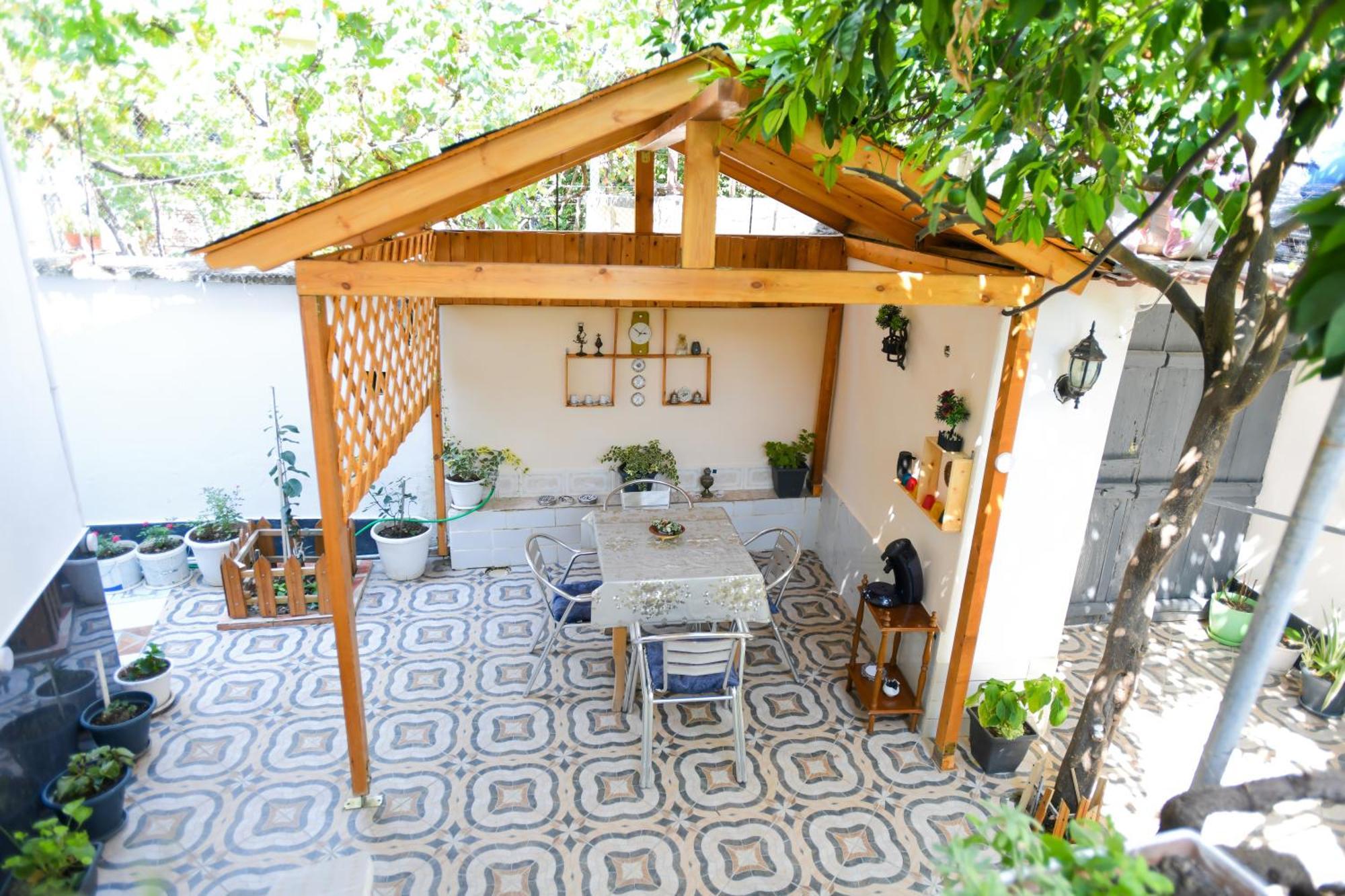Guest House Flowers Berat Exterior photo